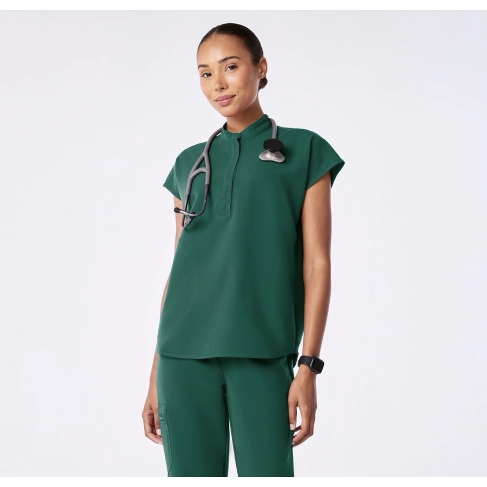 NEW! FIGS Rafaela Oversized Scrub Top Green SZ M